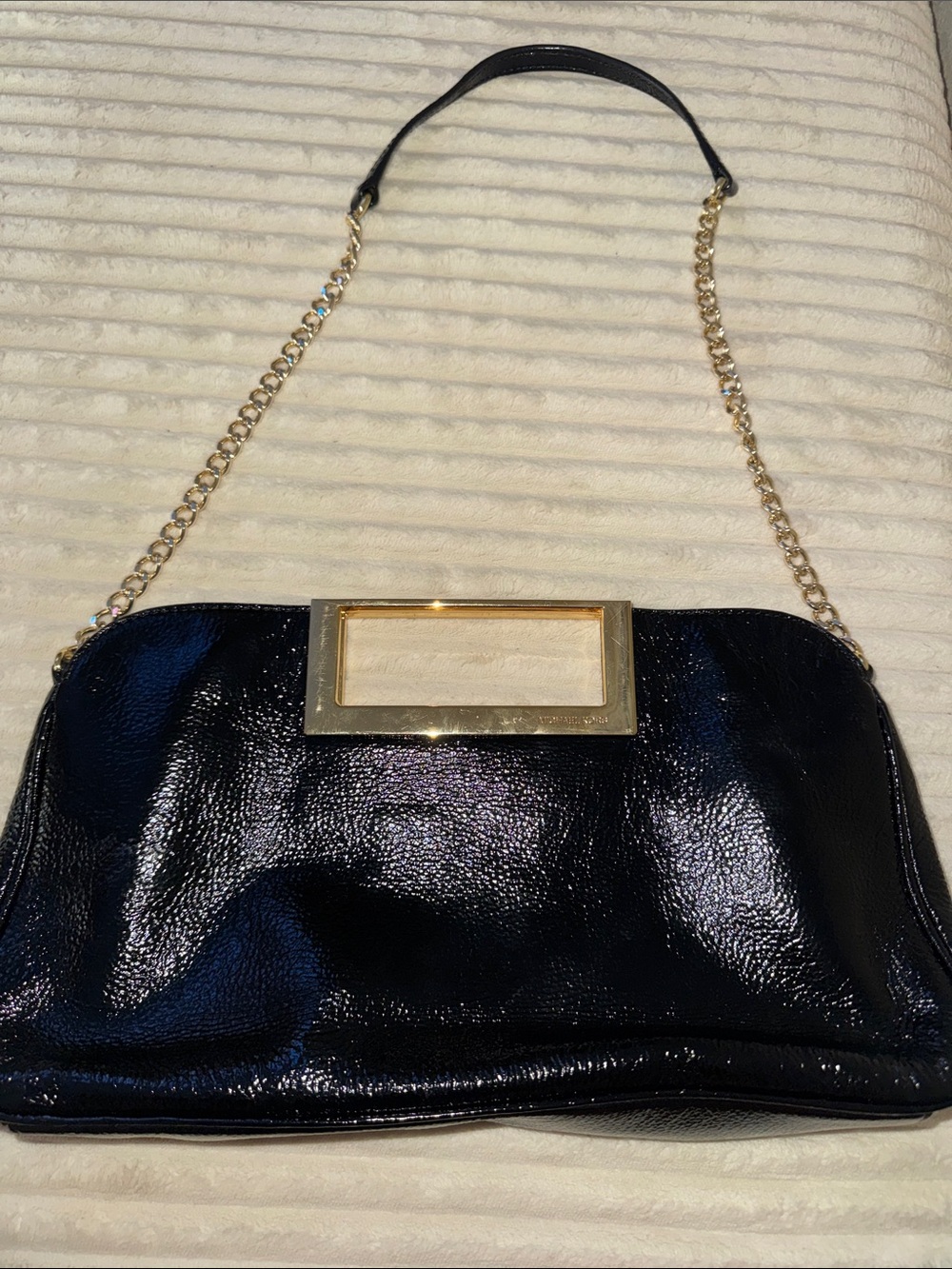 Michael Kors Black Patent Shoulder Bag Gold Chain Strap Snap Closure Pockets - Picture 4 of 6